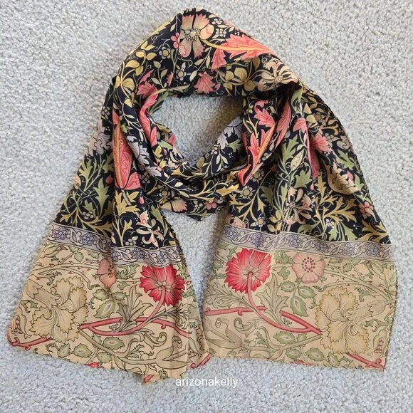 Metropolitan Museum of Art William Morris Silk Scarf "Compton" - Picture 3 of 12